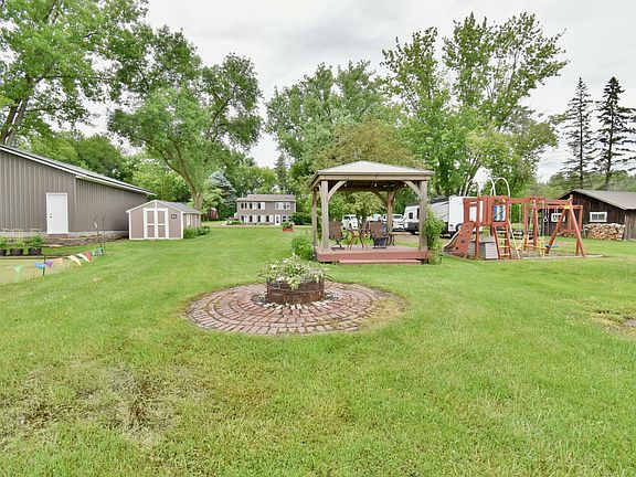 4th image of 46350 Cambridge Dr