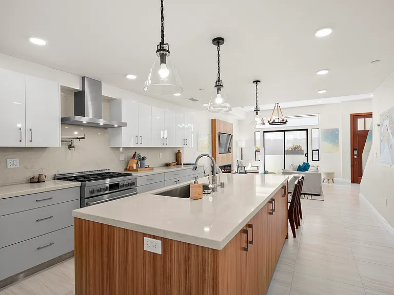 2925 Upshur St — Photo 8