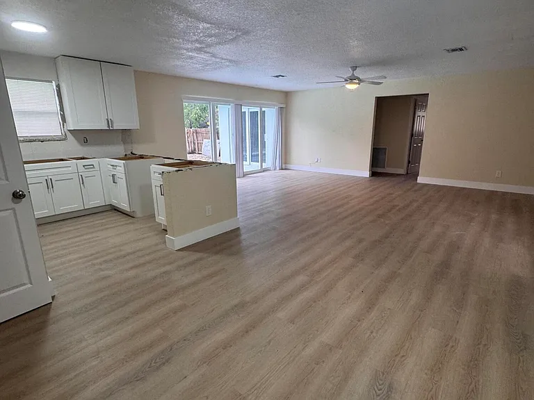 3112 SE 1st Pl — Photo 5