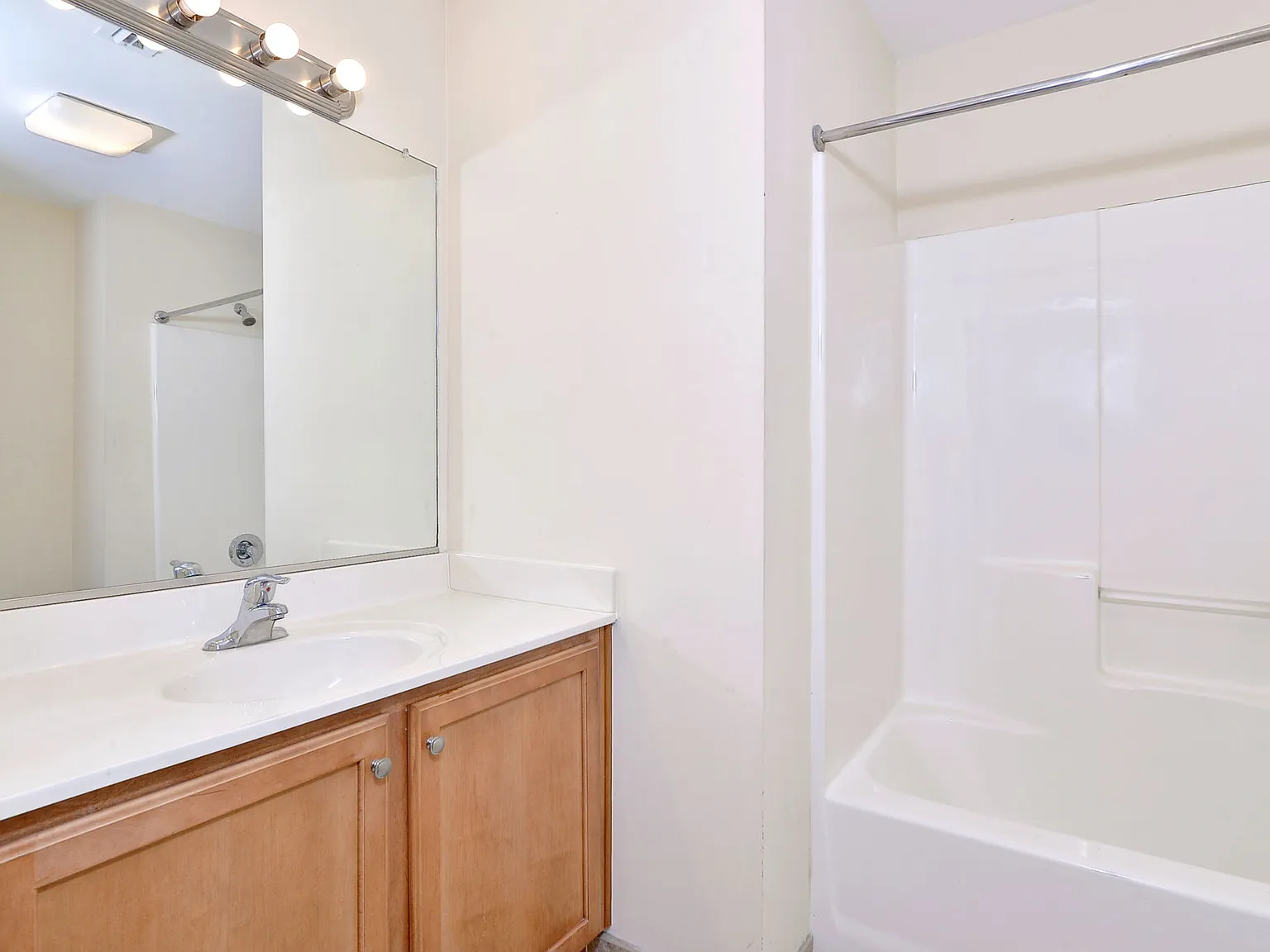 4345 New Town Ave — Photo 3