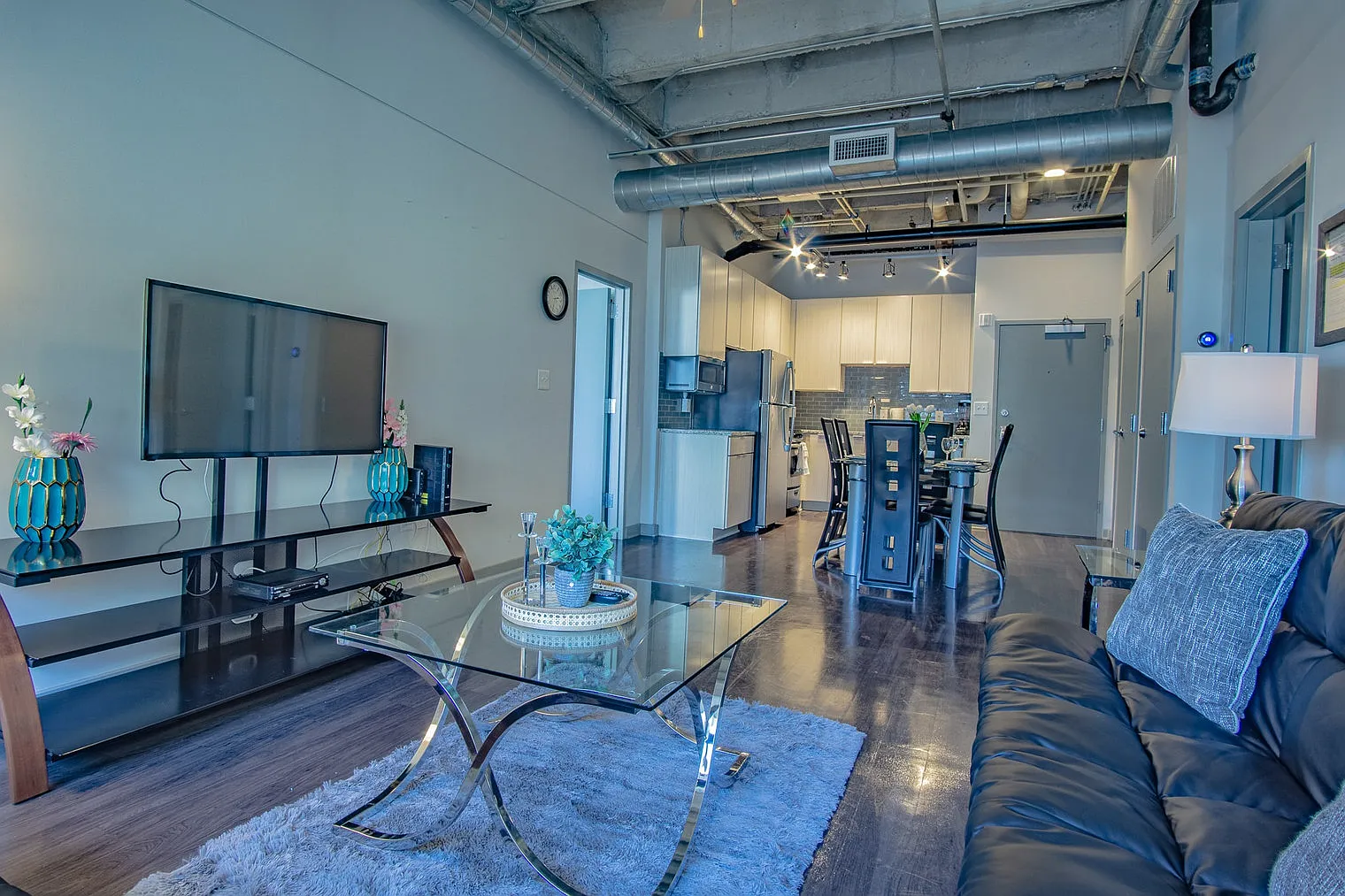 1 bed, 1.0 bath, 742 sqft, $5,339 — Photo 3