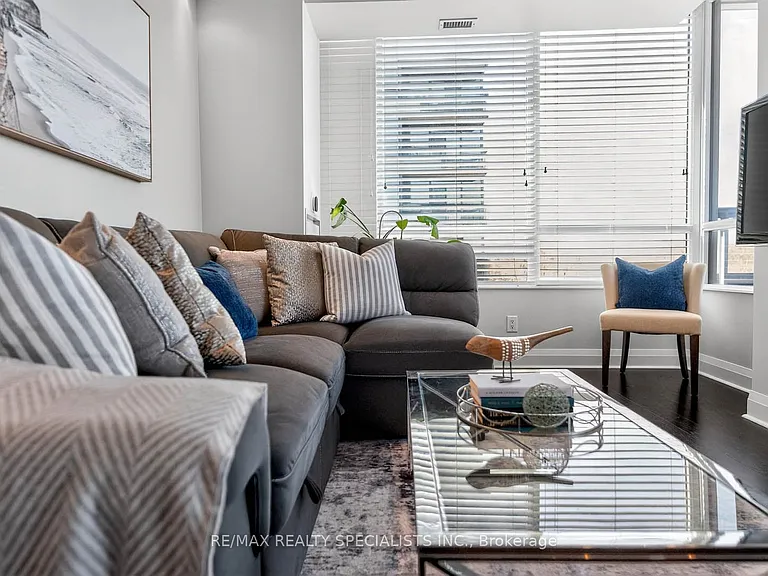 1 Hurontario St #306 — Photo 16