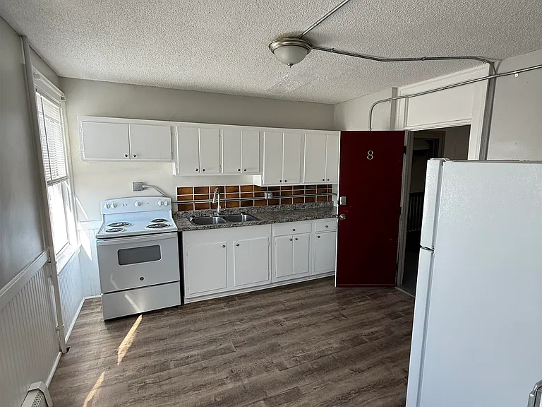 524 Sunapee St #10 — Photo 12
