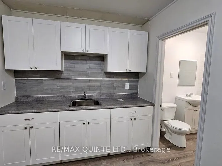 27 Dundas St E #2 — Photo 6