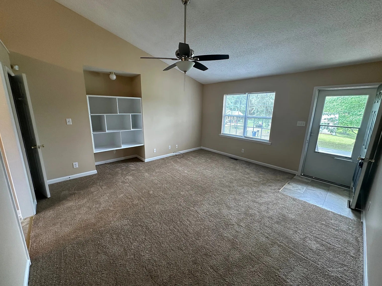 3 bed, 2.5 bath, 1632 sqft, $1,795 — Photo 3