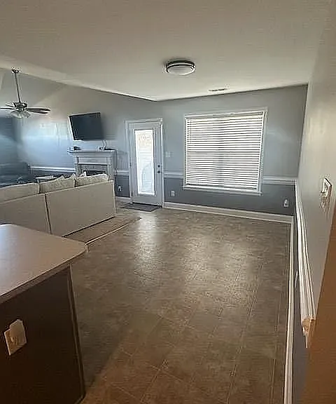 141 Ariel St — Photo 13