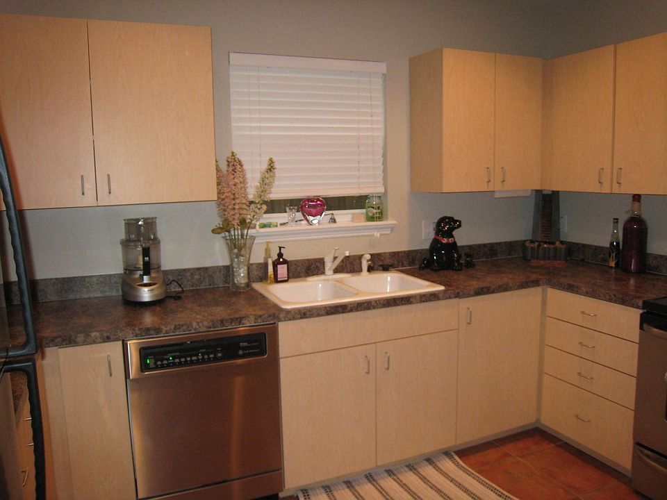 2nd image of 901 E Pine St APT 1