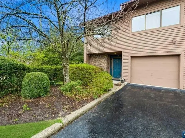 66 Woodbury Ct, Township Of Washington, NJ 07676