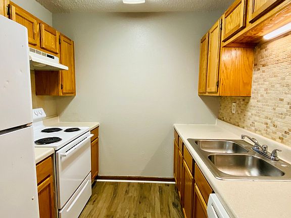 3rd image of 113 Noel Dr APT F