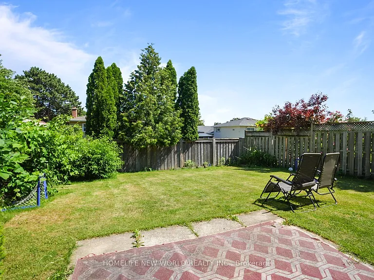 458 Appledore Cres #UPPER — Photo 3