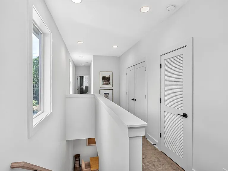 962A Strouse Ave — Photo 15