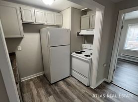 2619 E Willamette Avenue