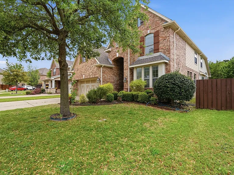 6716 Prairie Flower Trl — Photo 3