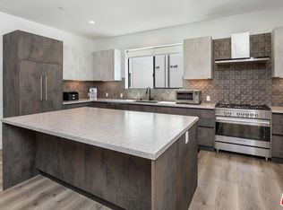 4724 N Village Court Ln, Valley Village, CA 91607