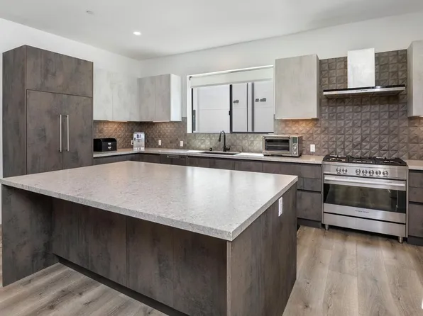 4724 N Village Court Ln, Valley Village, CA 91607