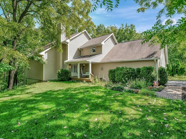 1863 Bucks Pond Rd, Monticello, IL 61856