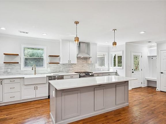 5th image of 1249 Goodwin Rd