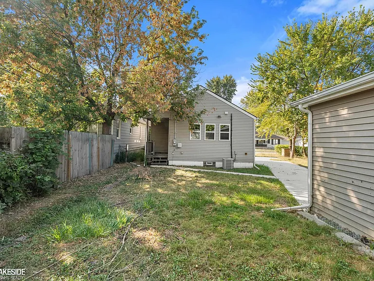 8281 Meadow Ave — Photo 22