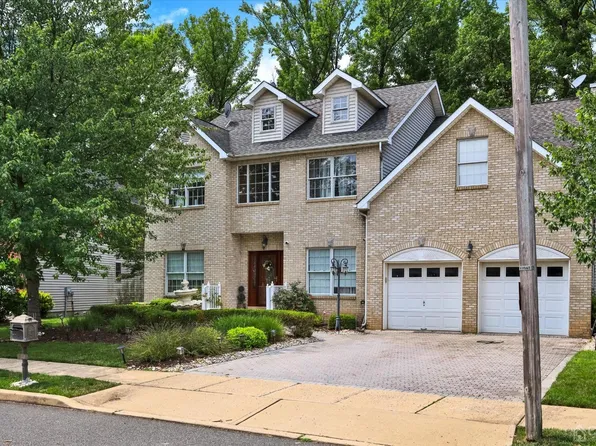 54 Melbloum Ln, Edison, NJ 08837