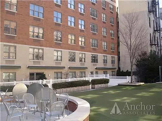Rented by Anchor Associates | media 5