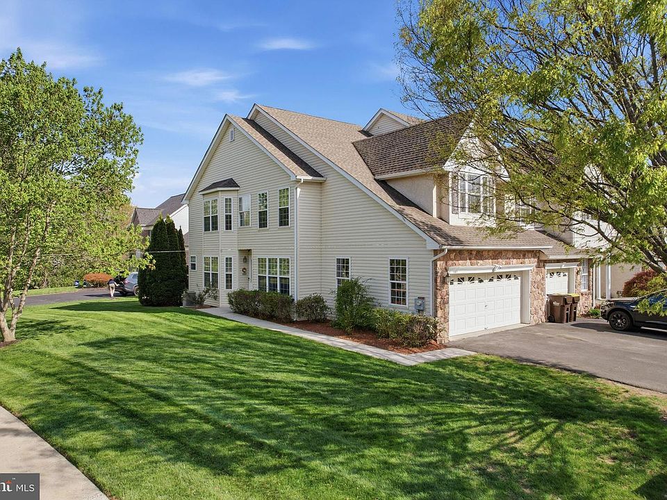 1st image of 1402 Heron Way