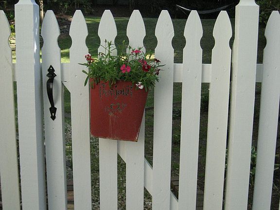 Charming gated entry to backyard
