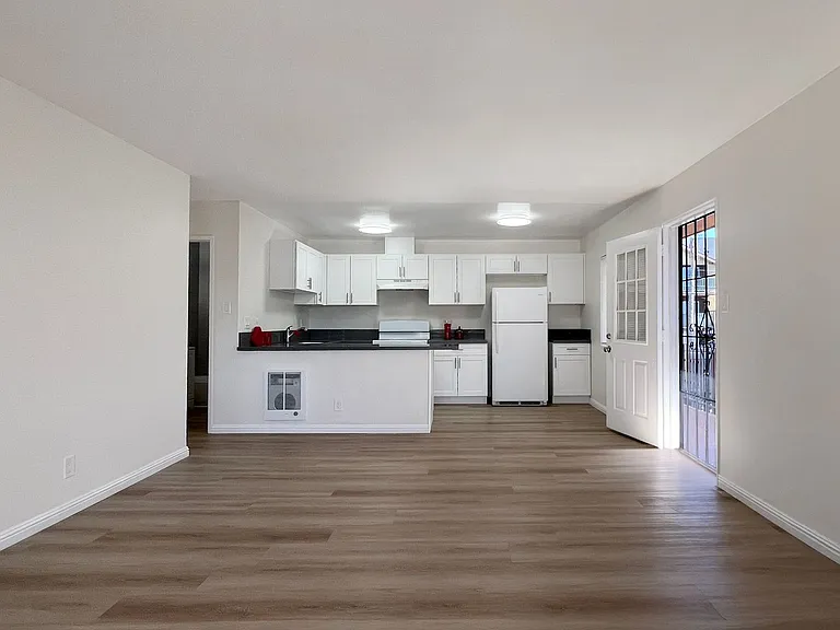 1381 Temple Ave — Photo 1