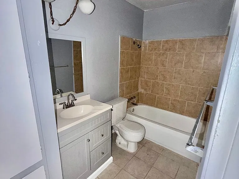 2200 Wheeler Ave #A — Photo 2