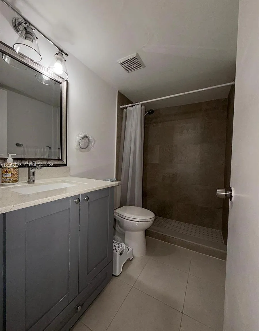 Royal Garden Condo — Photo 4