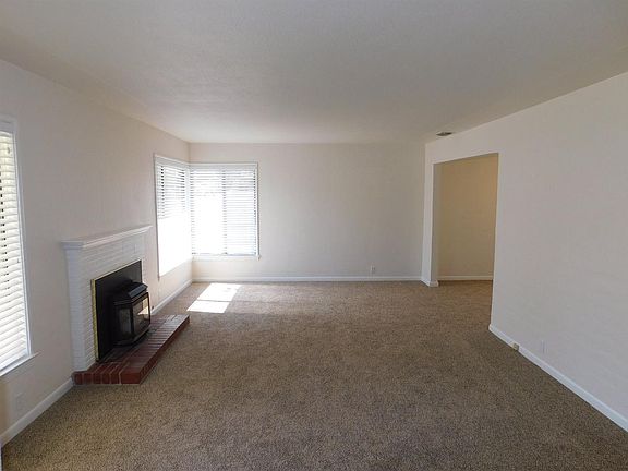 5th image of 410 Willis Ave