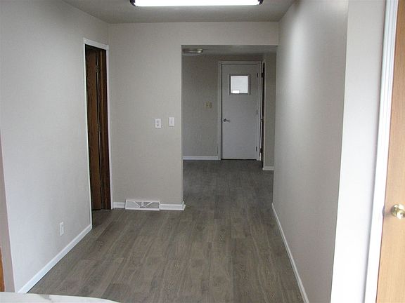 5th image of 413 Elizabeth St