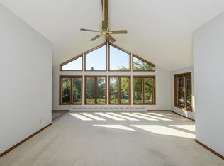 S46W22428 Tansdale Rd, Waukesha, WI 53189