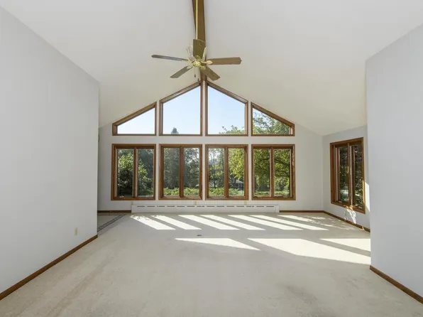S46W22428 Tansdale ROAD, Waukesha, WI 53189