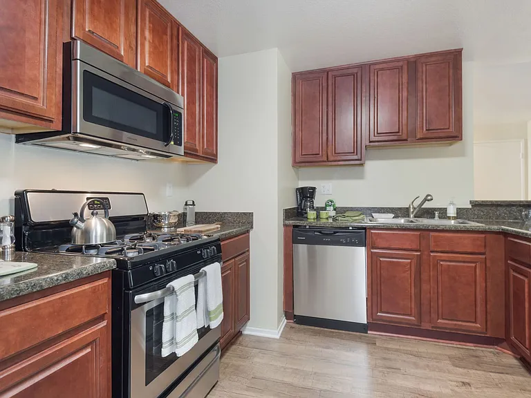 Norwalk Metropointe — Photo 2