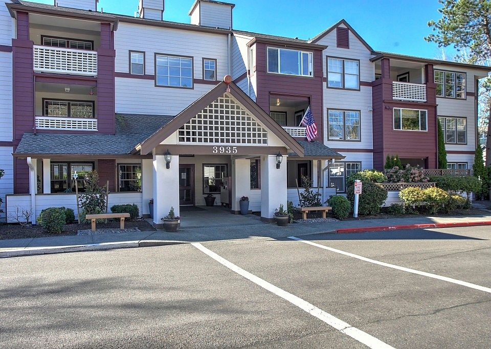 1st image of 3935 226th Pl SE APT 108