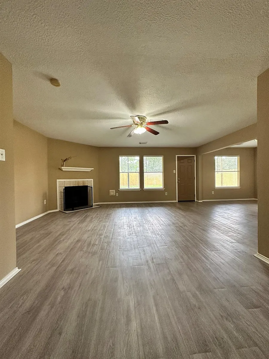 Building Photo - 6910 Bayou Crest Dr