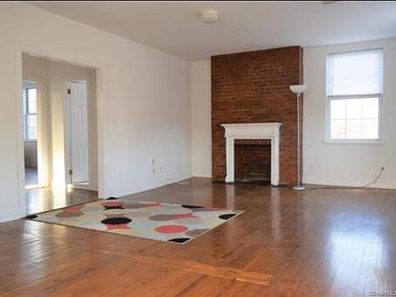 4th image of 104 East Ave #2