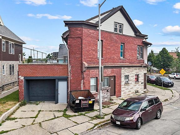 2nd image of 1121 S 46th STREET