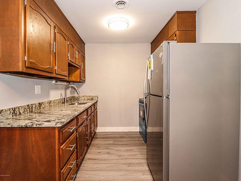 1st image of 21E Yorkshire Court #100B