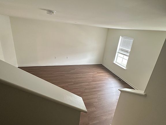 5th image of 115 Cecily Way