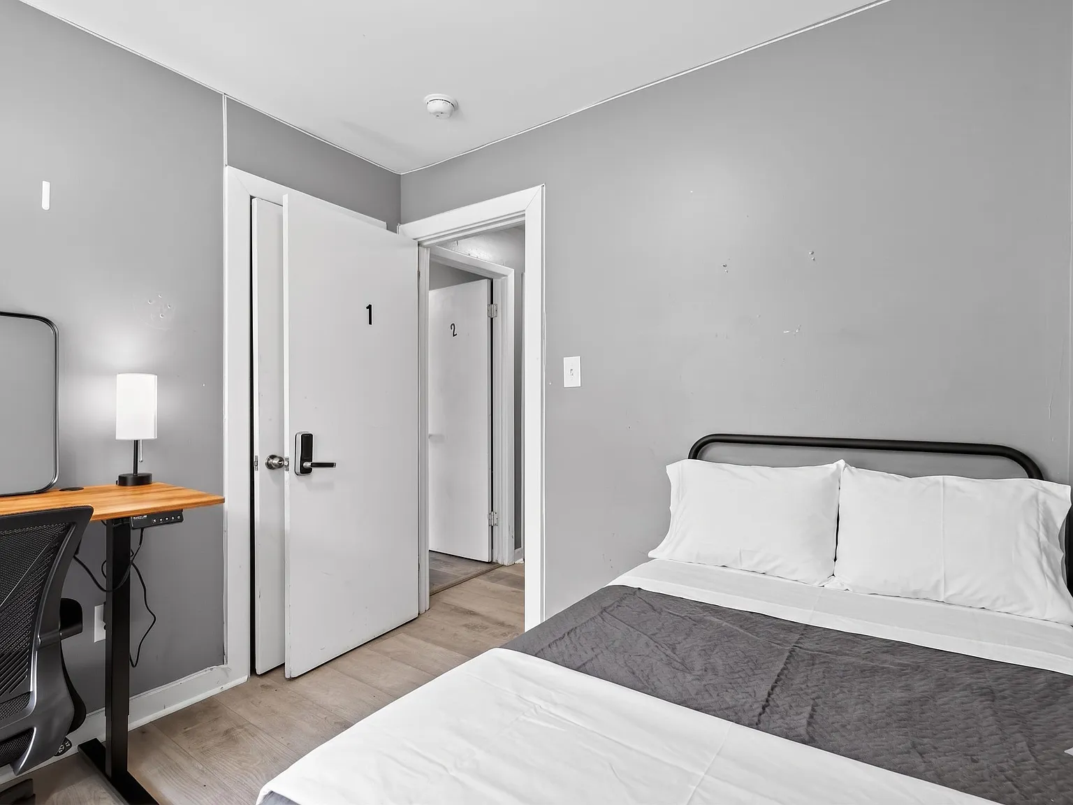 3 bed, 1.0 bath, 1000 sqft, $615 — Photo 2