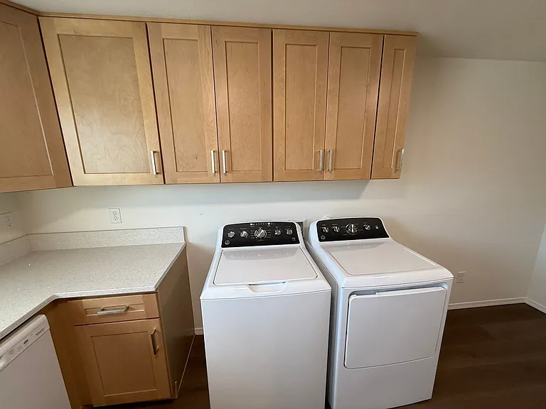 1505 NW Highland Dr — Photo 10
