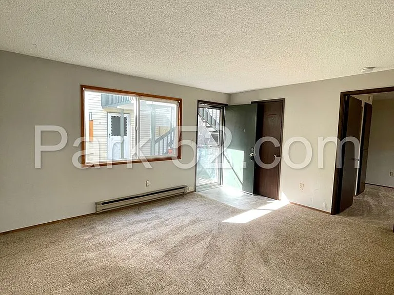 631 N Fife St #1 — Photo 4