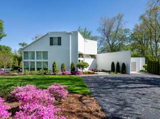 870 Woodbine Rd, Highland Park, IL 60035