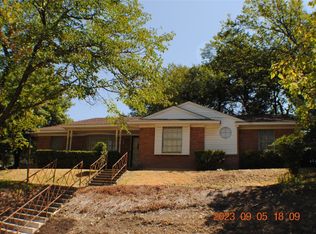 928 Ray Andra Dr, Desoto, TX 75115