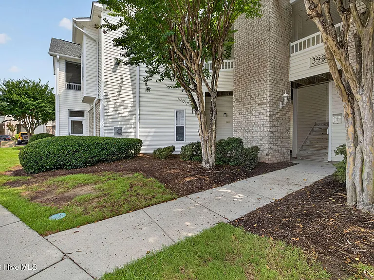 3901 Botsford Ct #101 — Photo 4