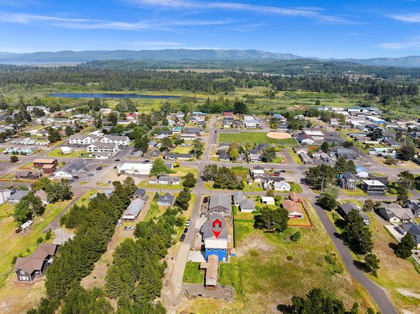 205B 9th St NW, Long Beach, WA 98631