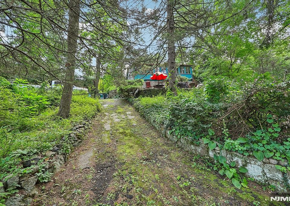 1st image of 18 Nakomis Path Lincoln Park