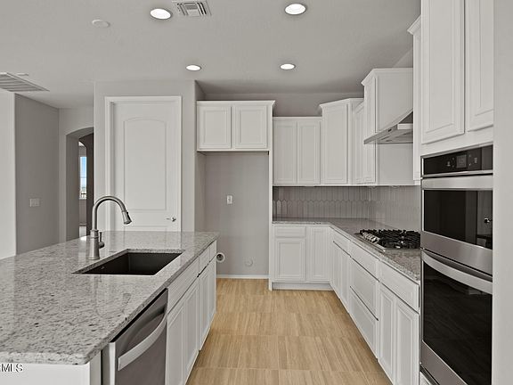 4th image of 27049 W KERRY Lane