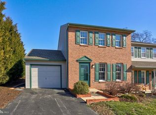 21 Diamond Spring Cir, Akron, PA 17501